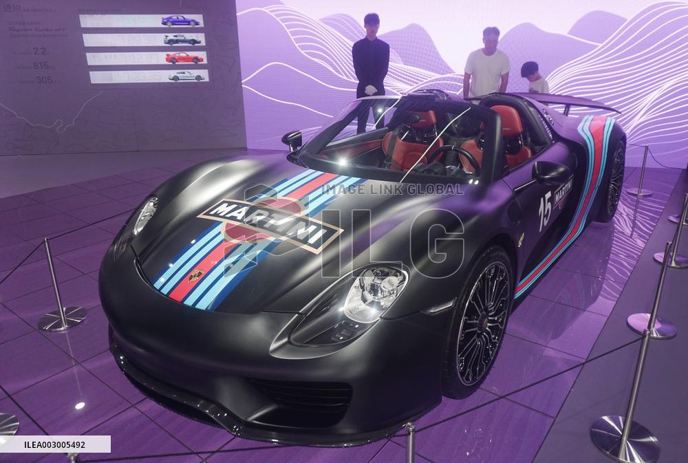 Porsche Hybrid Supercar 918 Spyder