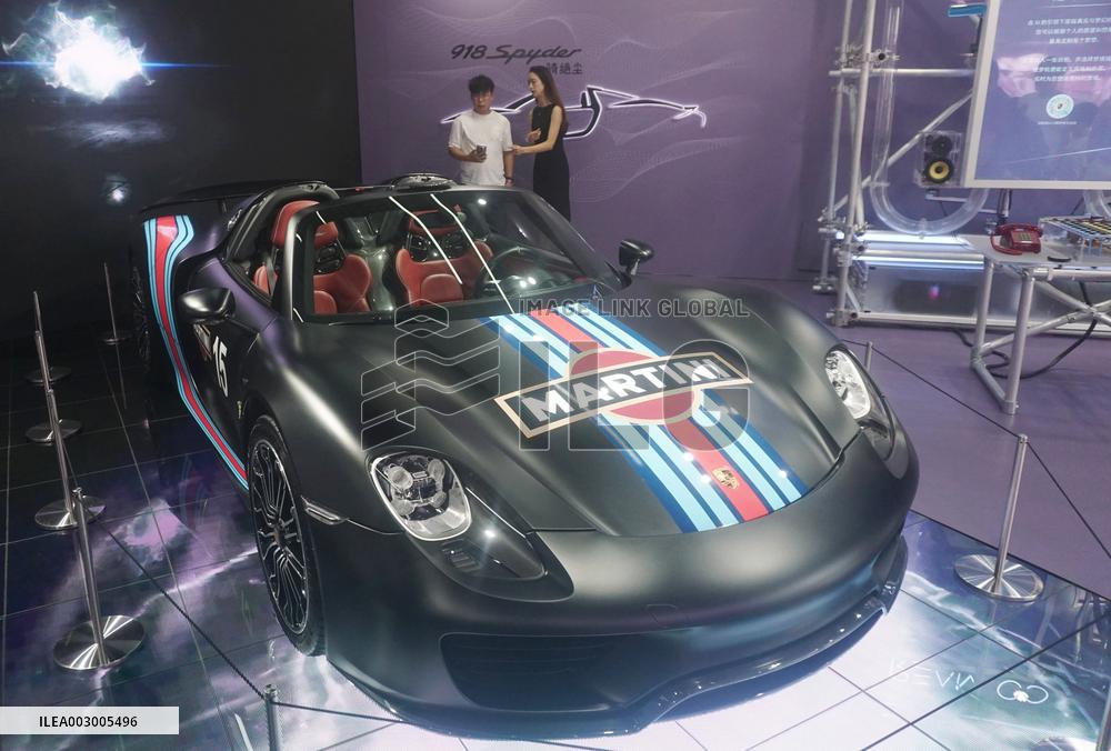 Porsche Hybrid Supercar 918 Spyder