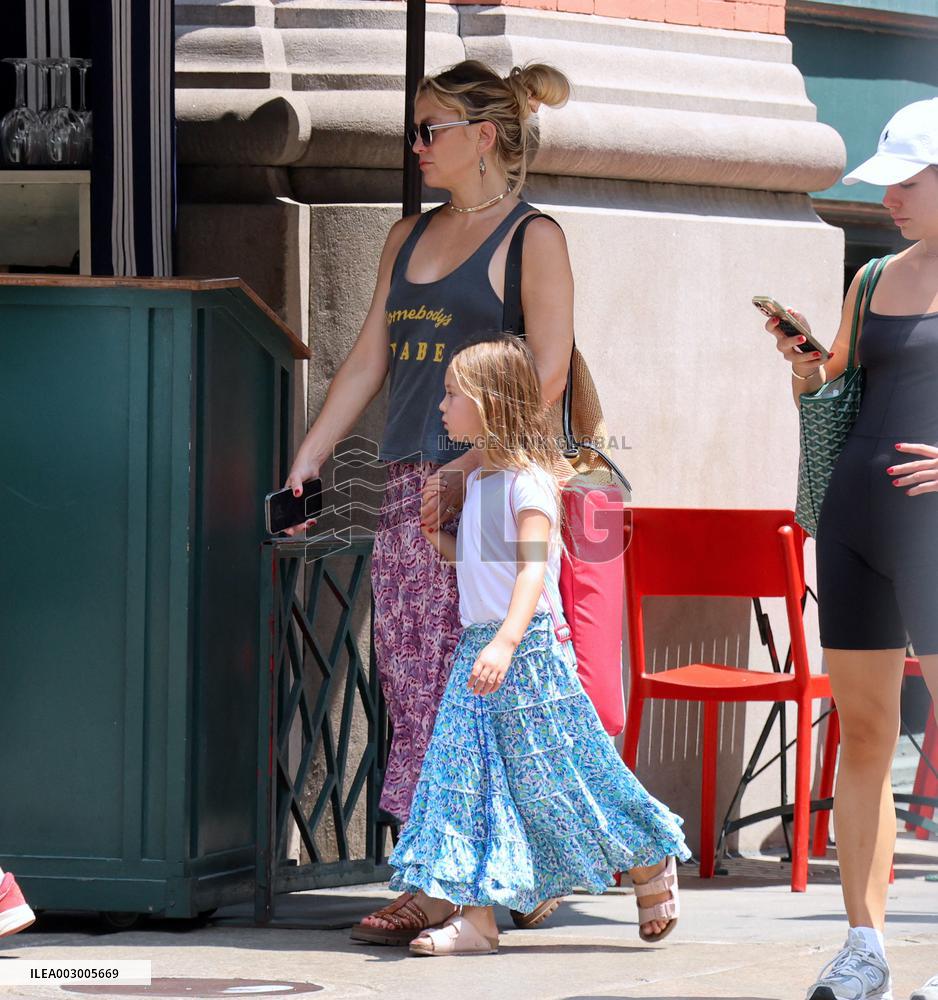 Kate Hudson Head To Lunch With Family - NYC