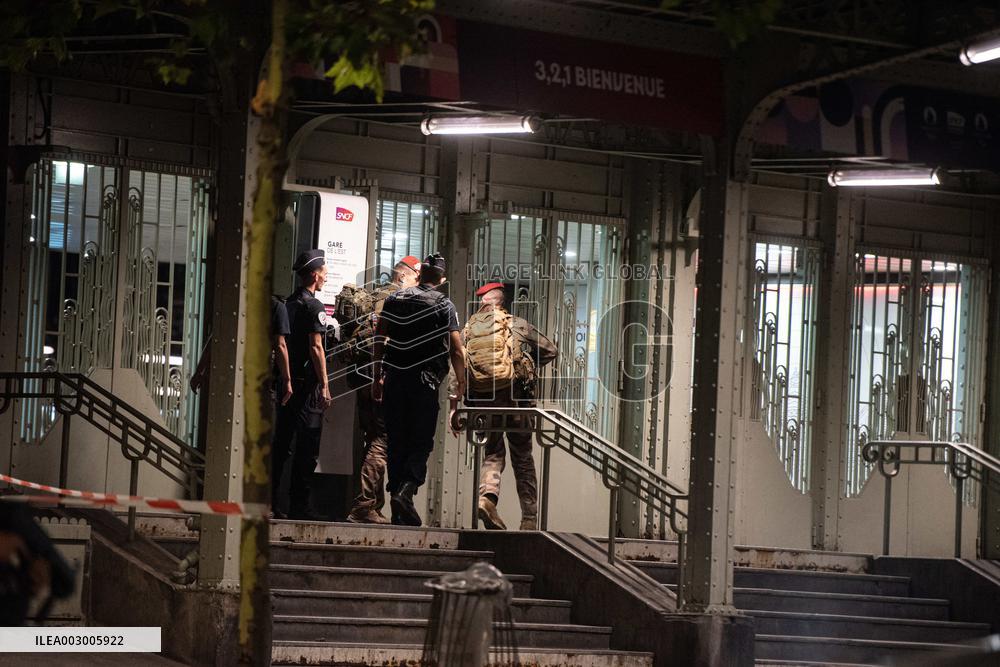 Patrolling Soldier Stabbed At Train Station - Paris