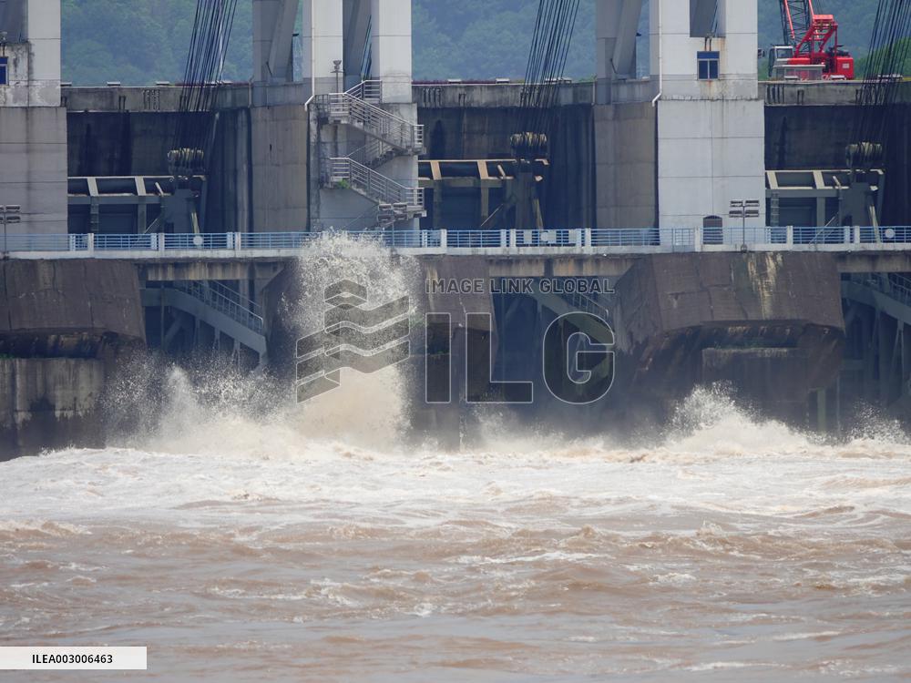 Gezhouba Dam Hub Flood Discharge And Sand Flushing in Yichang