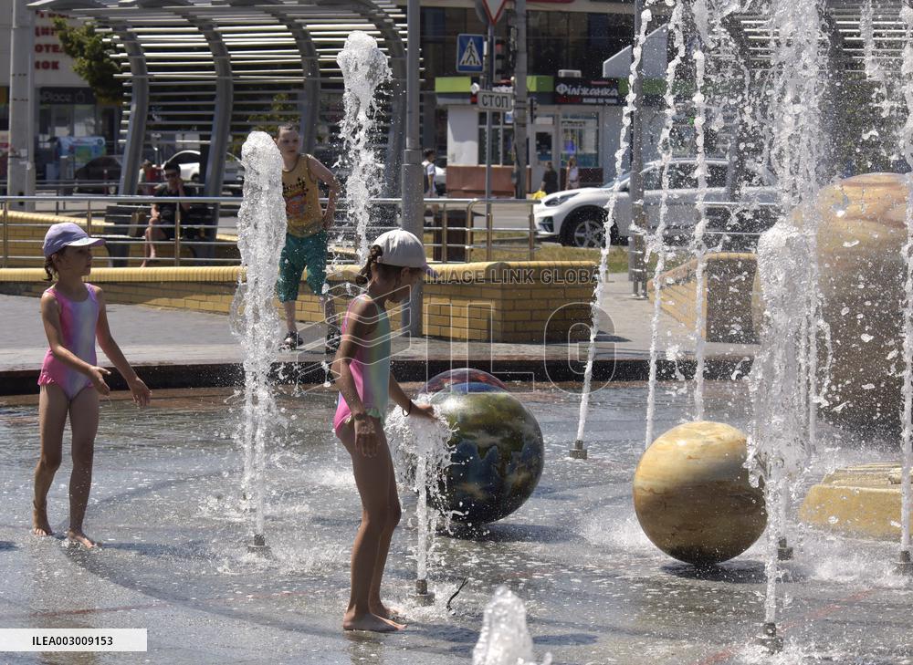 Bathing in Vinnytsia fountain on hot summer day