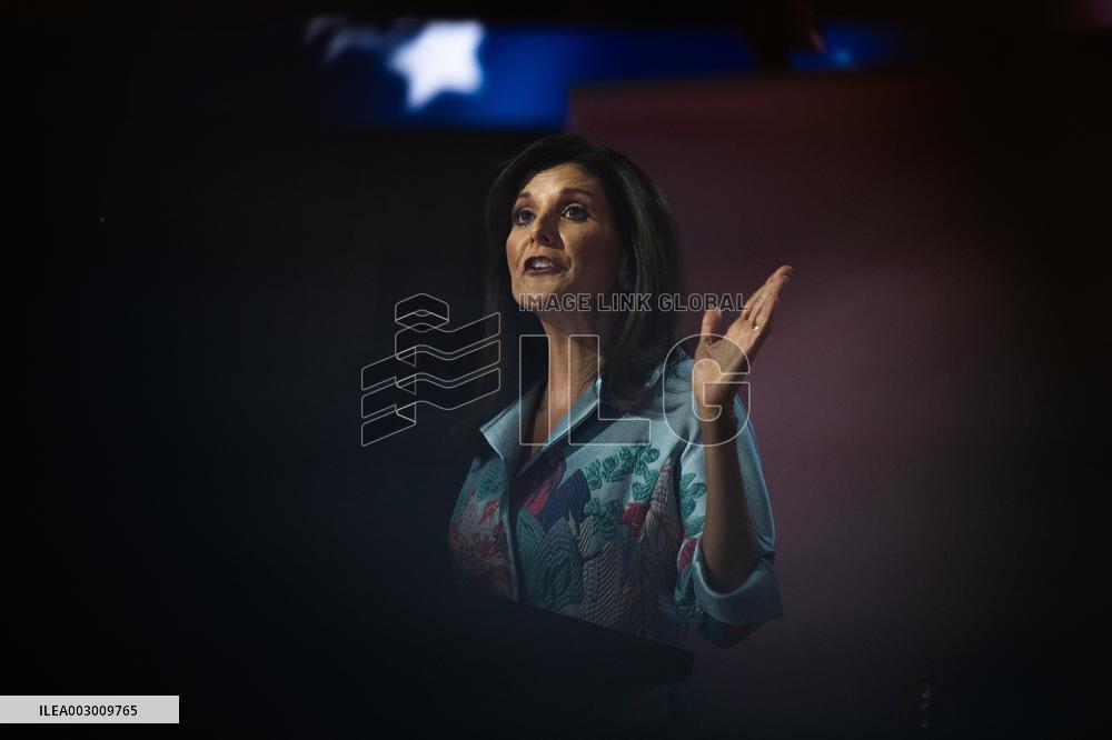 Trump Is Feted By His Former Rivals In A Show Of Unity - Milwaukee