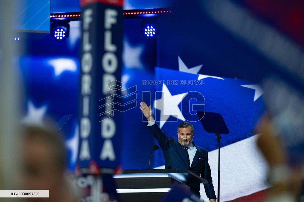 Trump Is Feted By His Former Rivals In A Show Of Unity - Milwaukee