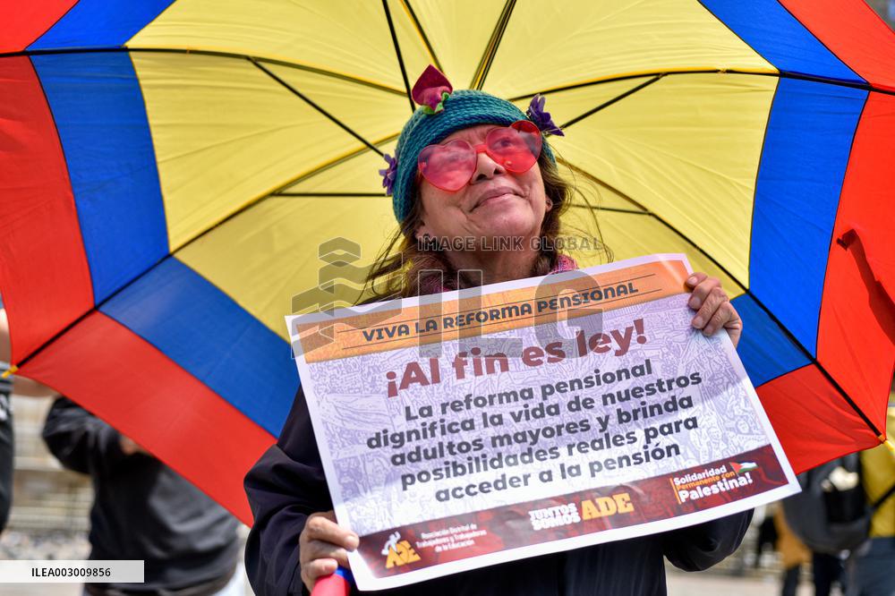 Colombian President Gustavo Petro Signs Reform on Retirement