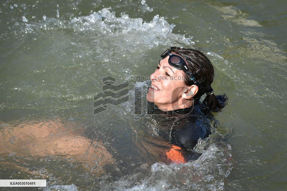 Paris 2024 - Mayor Anne Hidalgo Swims In The Seine River - Paris