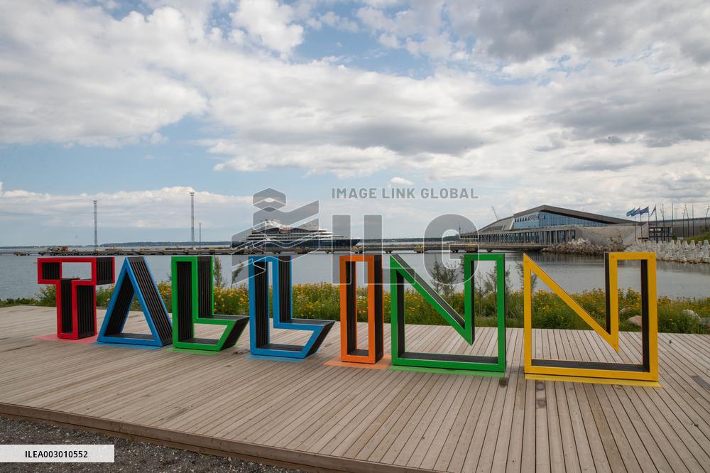 Cruise tourists in Tallinn