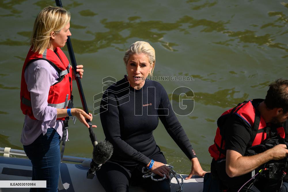 Paris 2024 - CNN Journalist Mellissa Bell Swims In The Seine River - Paris