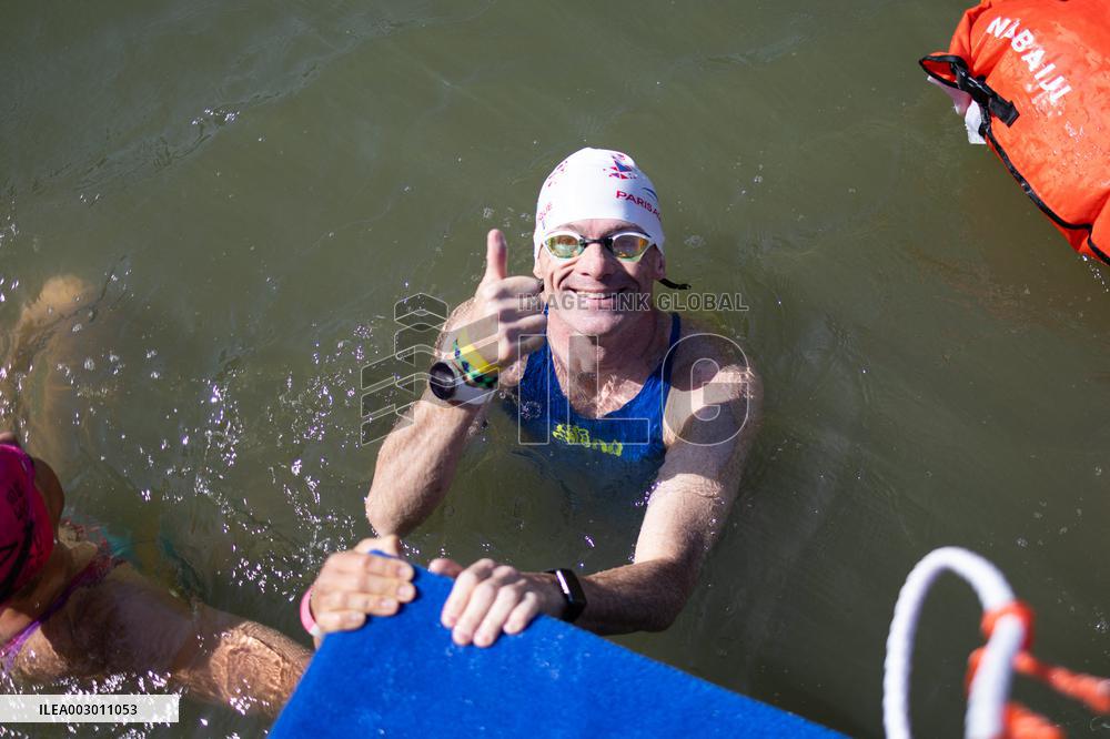 People Swimming In The Seine River - Paris