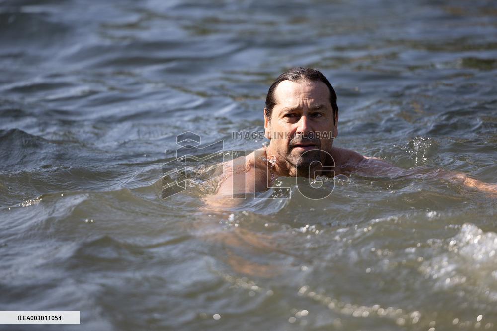 People Swimming In The Seine River - Paris