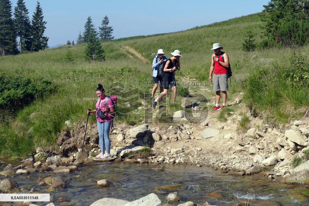 Climbing Mount Hutyn Tomnatyk in Ukrainian Carpathians
