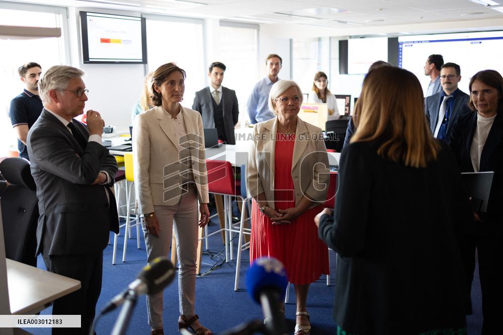 French Ministers visit the CORRUSS center - Paris