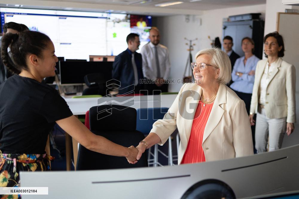 French Ministers visit the CORRUSS center - Paris