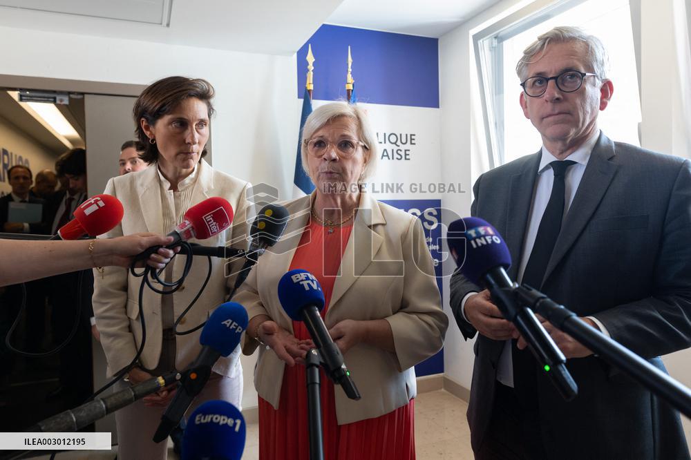 French Ministers visit the CORRUSS center - Paris