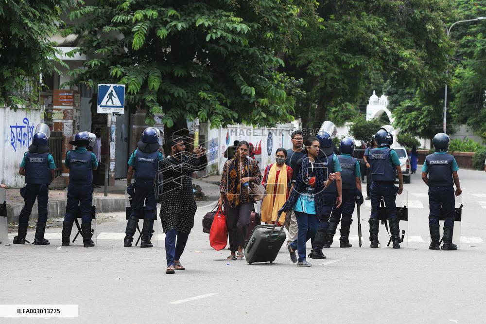 Police Shoot Tear Gas At Student Protesters - Dhaka