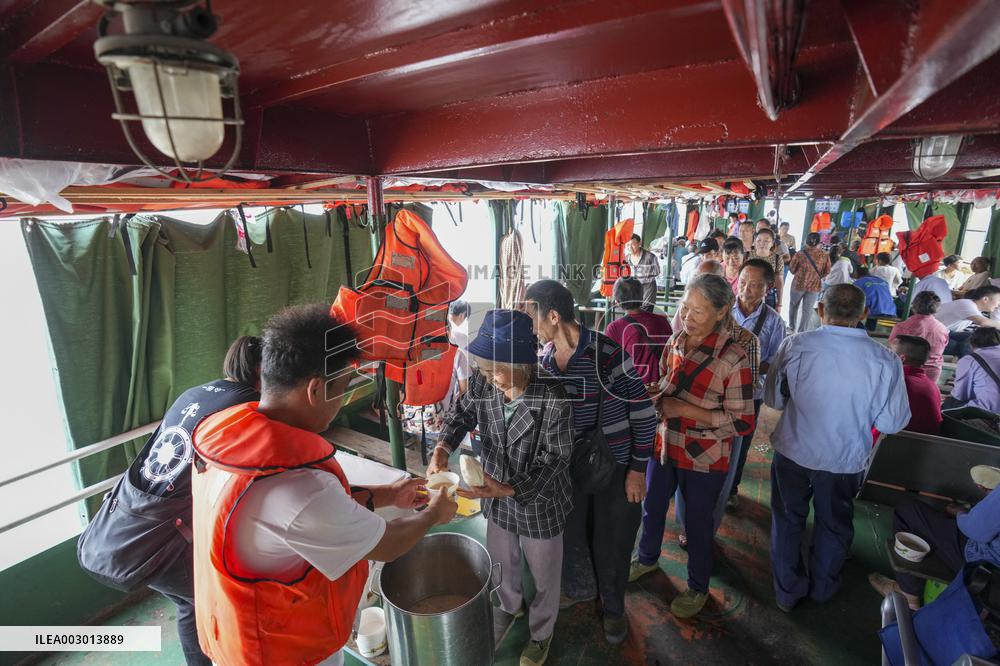 ChineseToday | Captain and his ferry of hopes in SW China