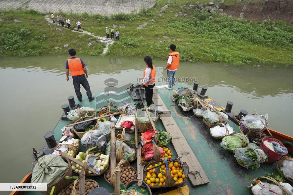 ChineseToday | Captain and his ferry of hopes in SW China