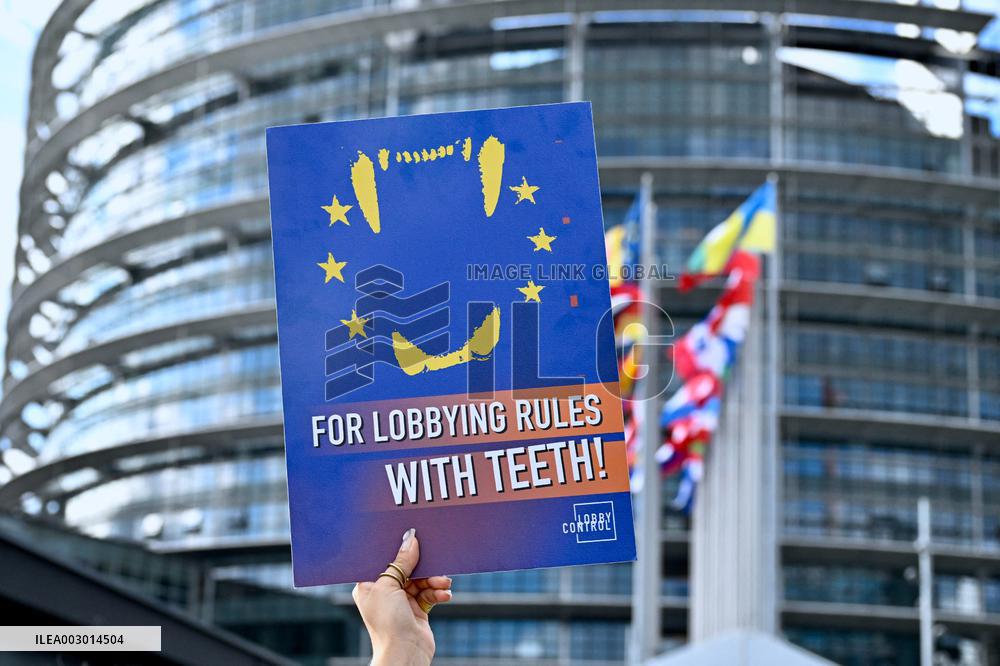 Lobbycontrol Nina Katzemich Protests At Parliament - Strasbourg