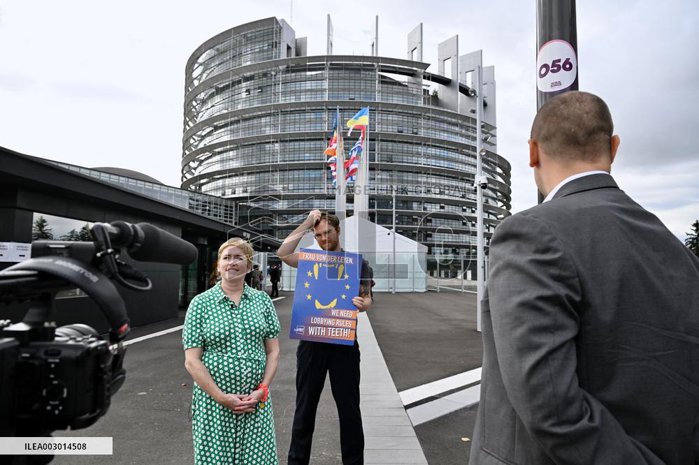 Lobbycontrol Nina Katzemich Protests At Parliament - Strasbourg