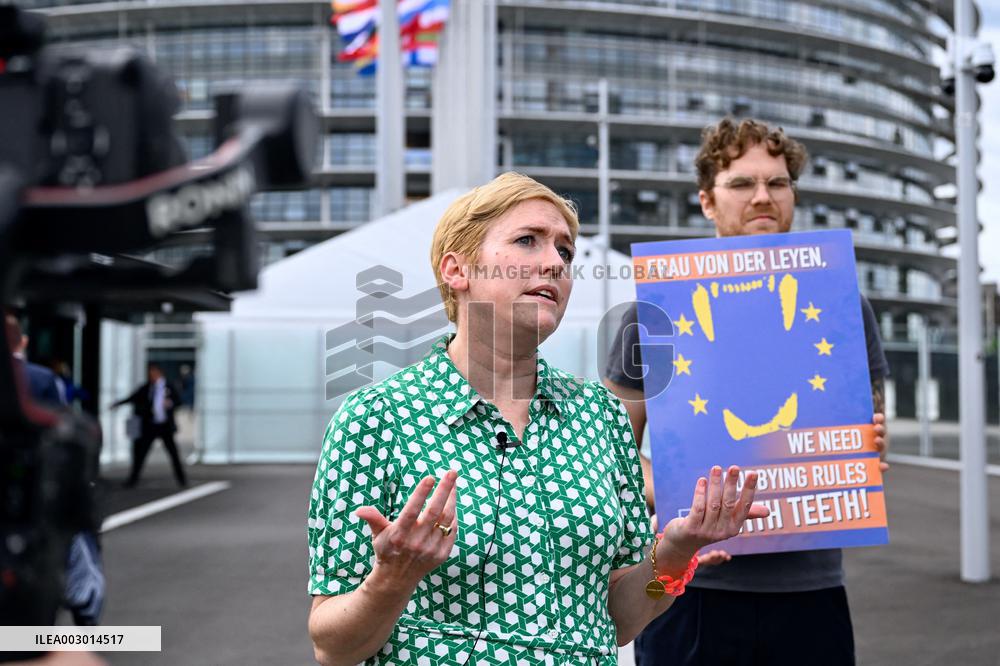 Lobbycontrol Nina Katzemich Protests At Parliament - Strasbourg