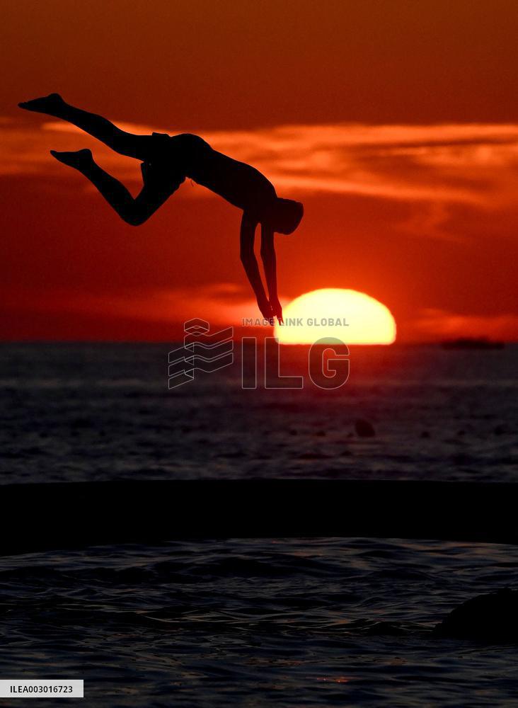 XINHUA PHOTOS OF THE DAY