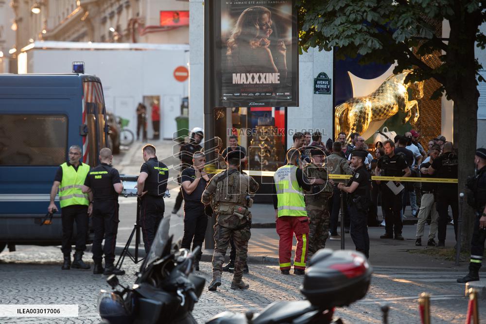 Police Officer Injured In Knife Attack - Paris