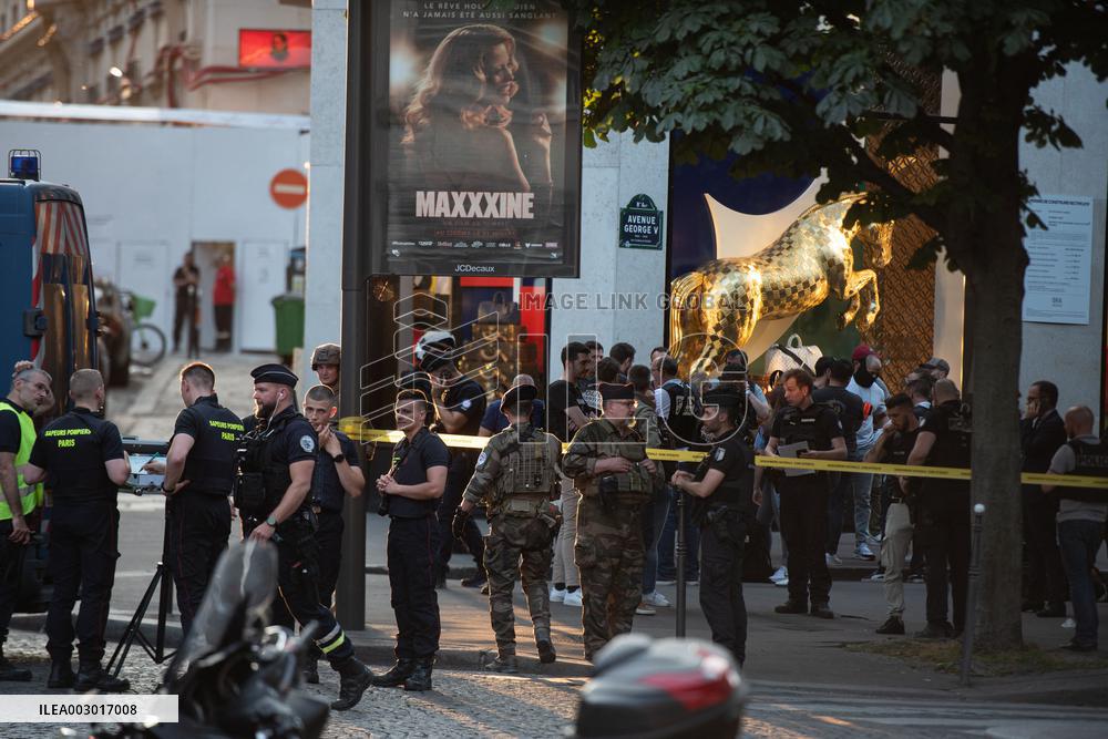 Police Officer Injured In Knife Attack - Paris
