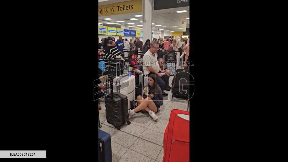 Microsoft Global Outage Affects Flights Worldwide, Passengers Stranded 6