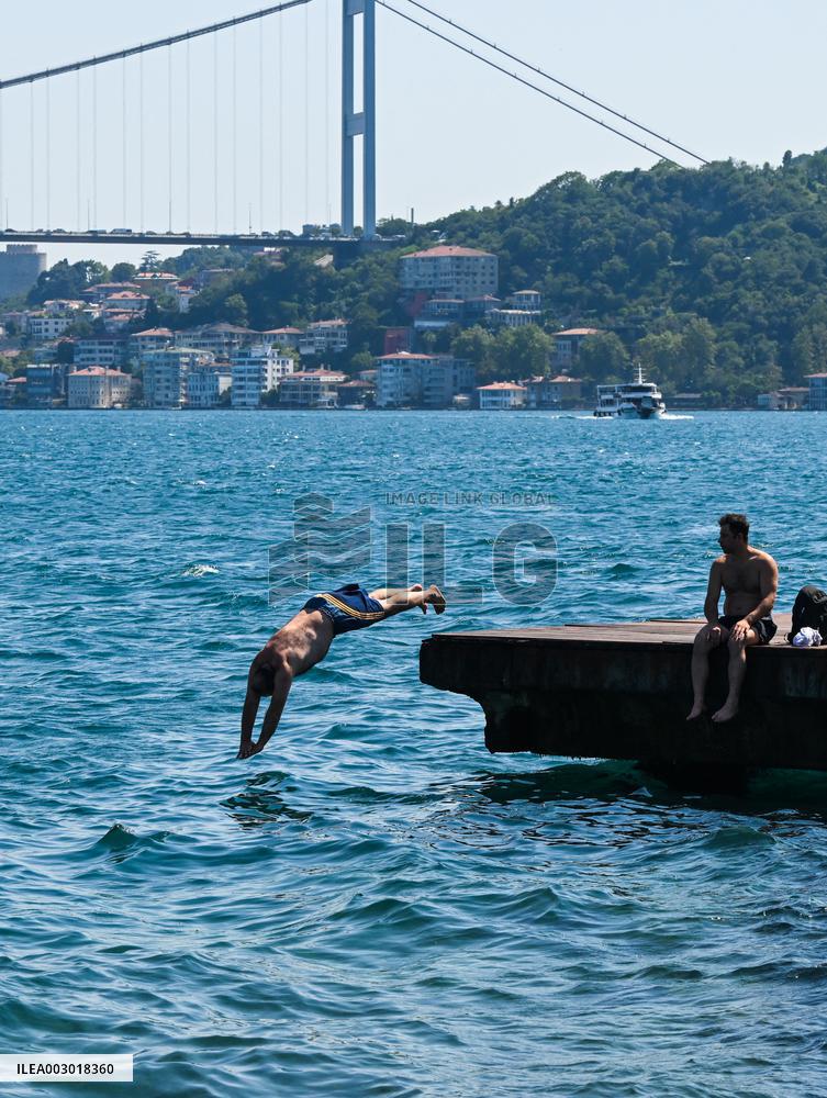 T?RKIYE-ISTANBUL-HEAT