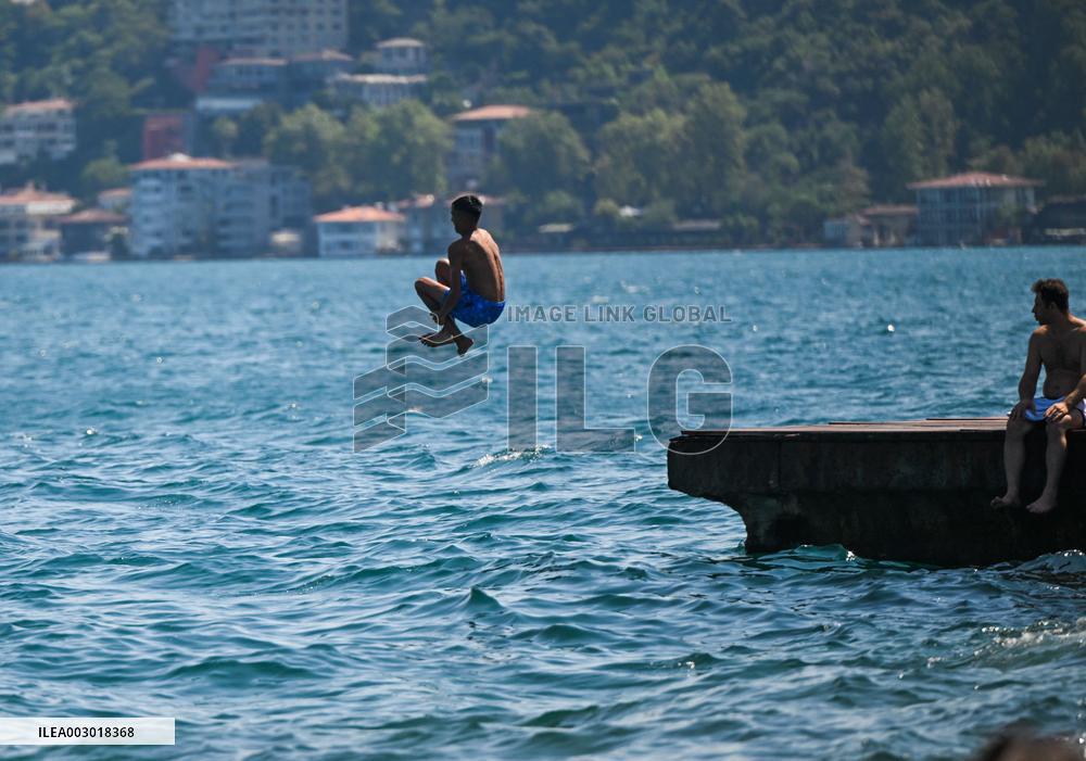 T?RKIYE-ISTANBUL-HEAT