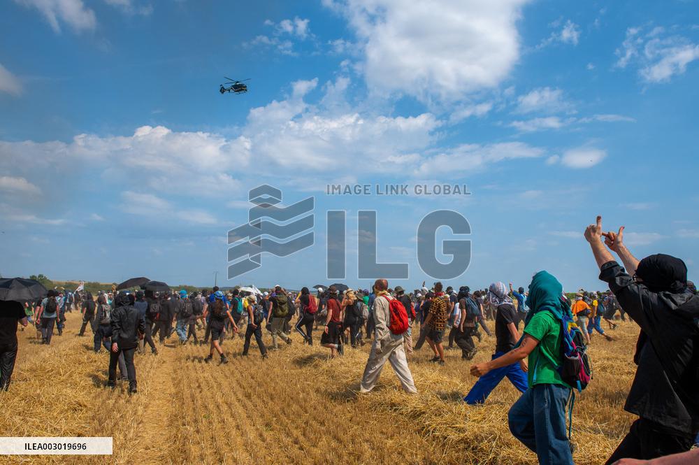 Rally against the construction of mega bassine - Migne Auxances