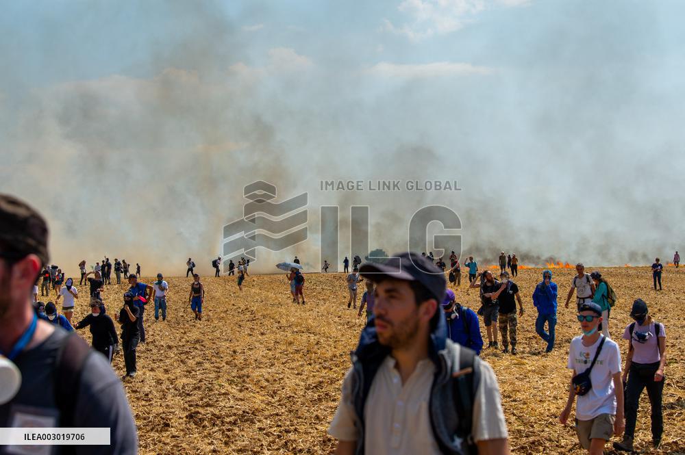 Rally against the construction of mega bassine - Migne Auxances