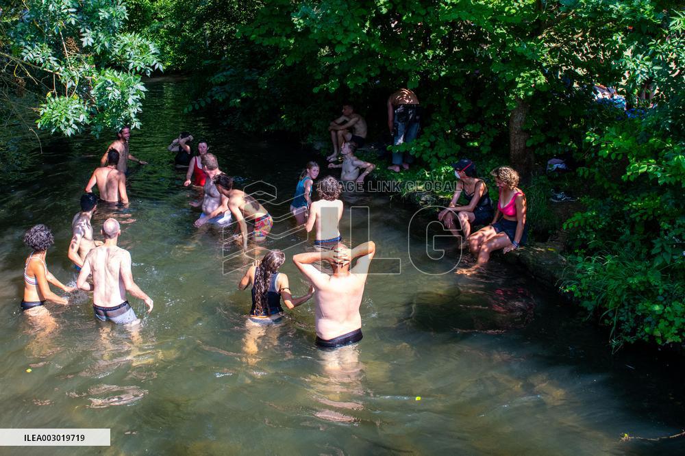Rally against the construction of mega bassine - Migne Auxances