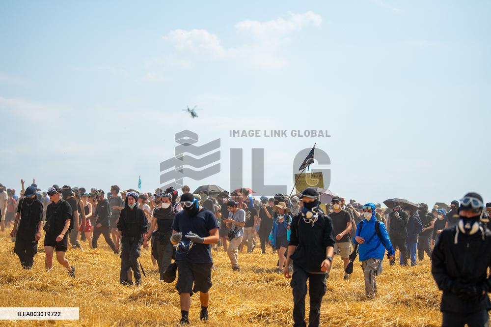 Rally against the construction of mega bassine - Migne Auxances