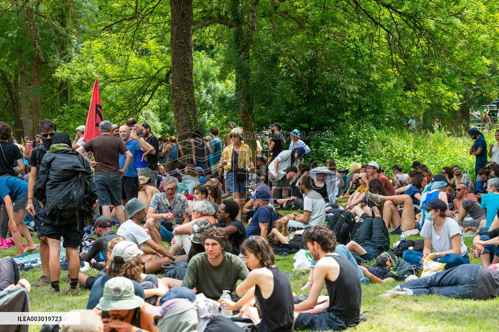 Rally against the construction of mega bassine - Migne Auxances