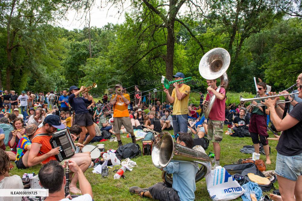 Rally against the construction of mega bassine - Migne Auxances