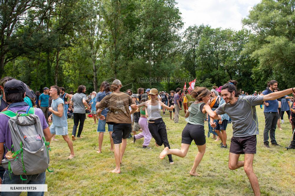 Rally against the construction of mega bassine - Migne Auxances