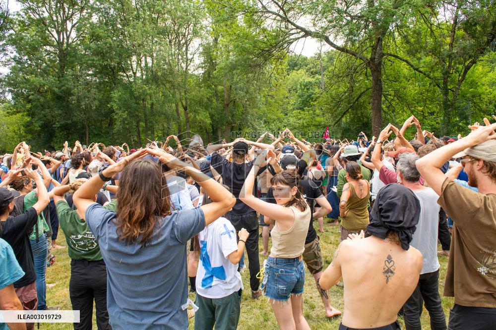 Rally against the construction of mega bassine - Migne Auxances