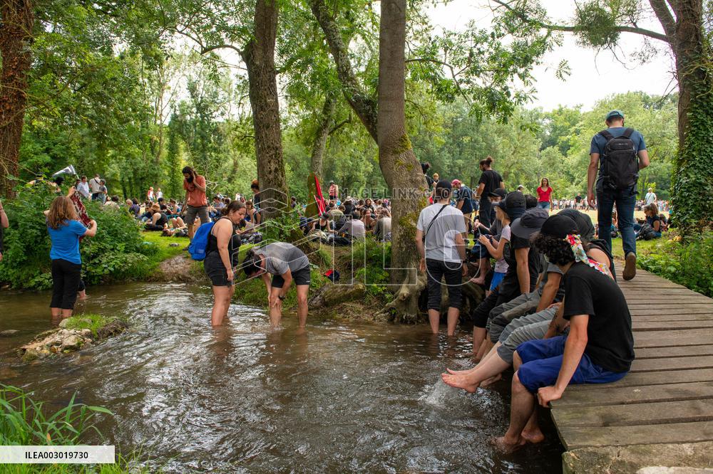 Rally against the construction of mega bassine - Migne Auxances