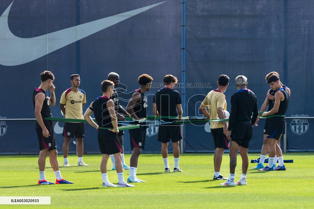 (SP)SPAIN-BARCELONA-FOOTBALL-TRAINING SESSION