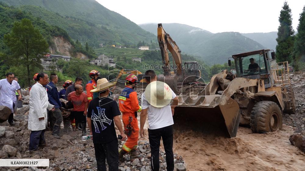(SpotNews)CHINA-SICHUAN-HANYUAN-FLASH FLOODS-RESCUE (CN)