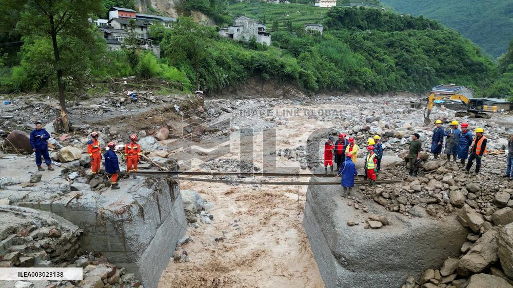(SpotNews)CHINA-SICHUAN-HANYUAN-FLASH FLOODS-RESCUE (CN)