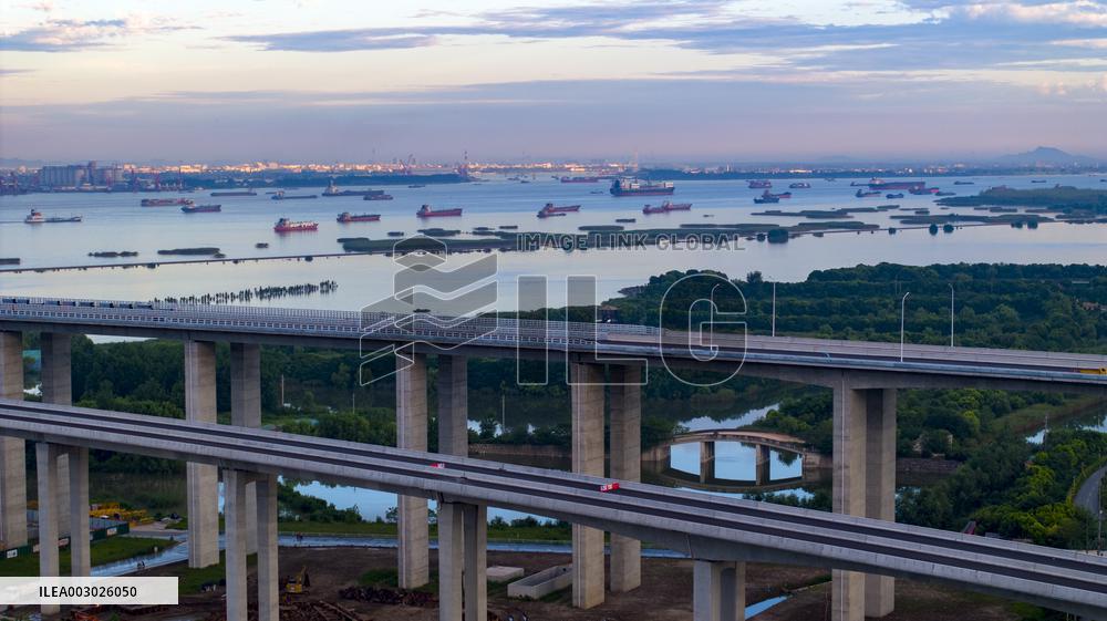 Chang-Tai Yangtze River Bridge Construction in Taixing