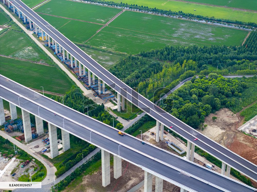 Chang-Tai Yangtze River Bridge Construction in Taixing
