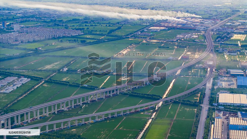 Chang-Tai Yangtze River Bridge Construction in Taixing