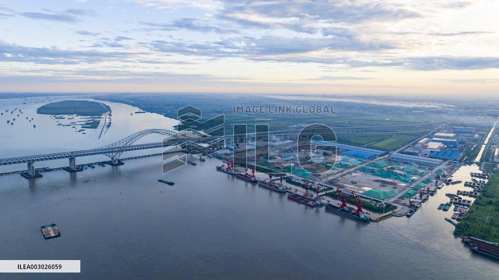 Chang-Tai Yangtze River Bridge Construction in Taixing