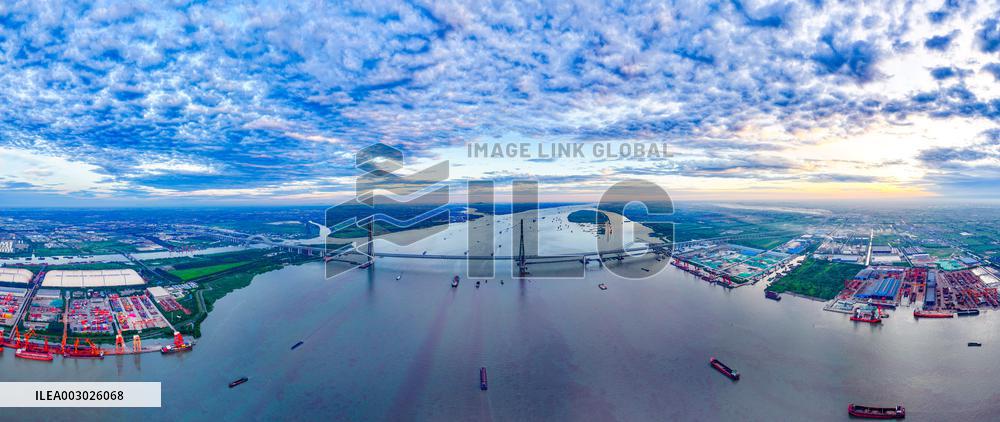 Chang-Tai Yangtze River Bridge Construction in Taixing