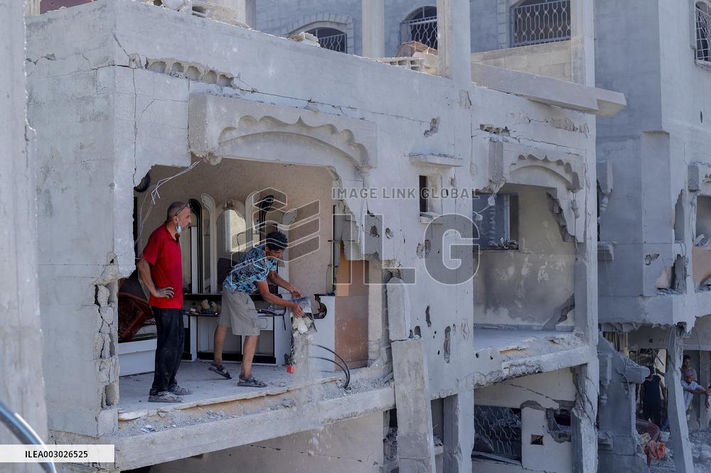 Israel Bombards Central Gaza