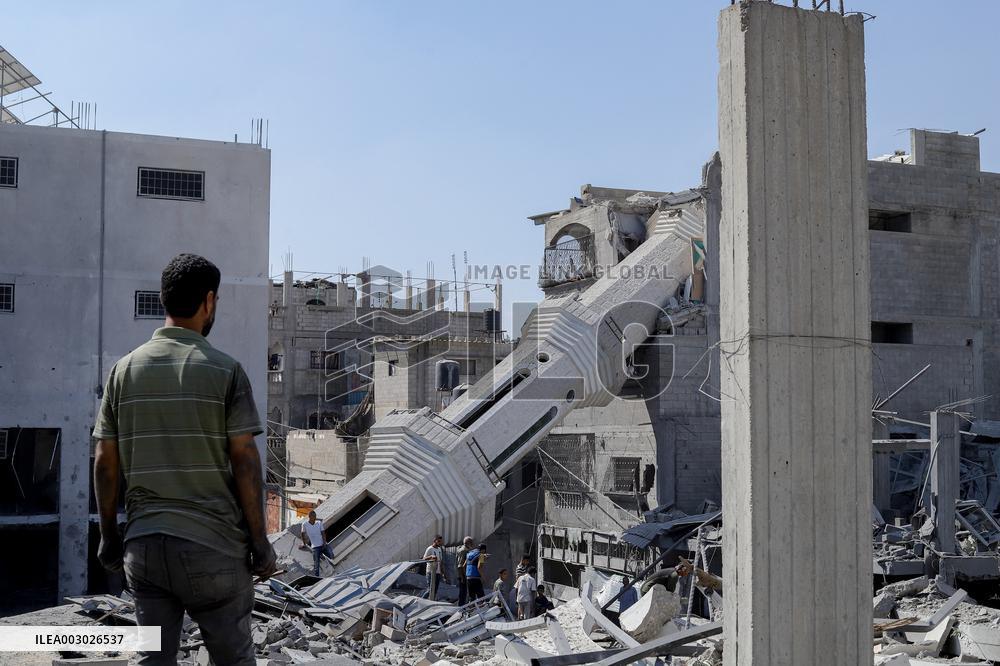 Israel Bombards Central Gaza