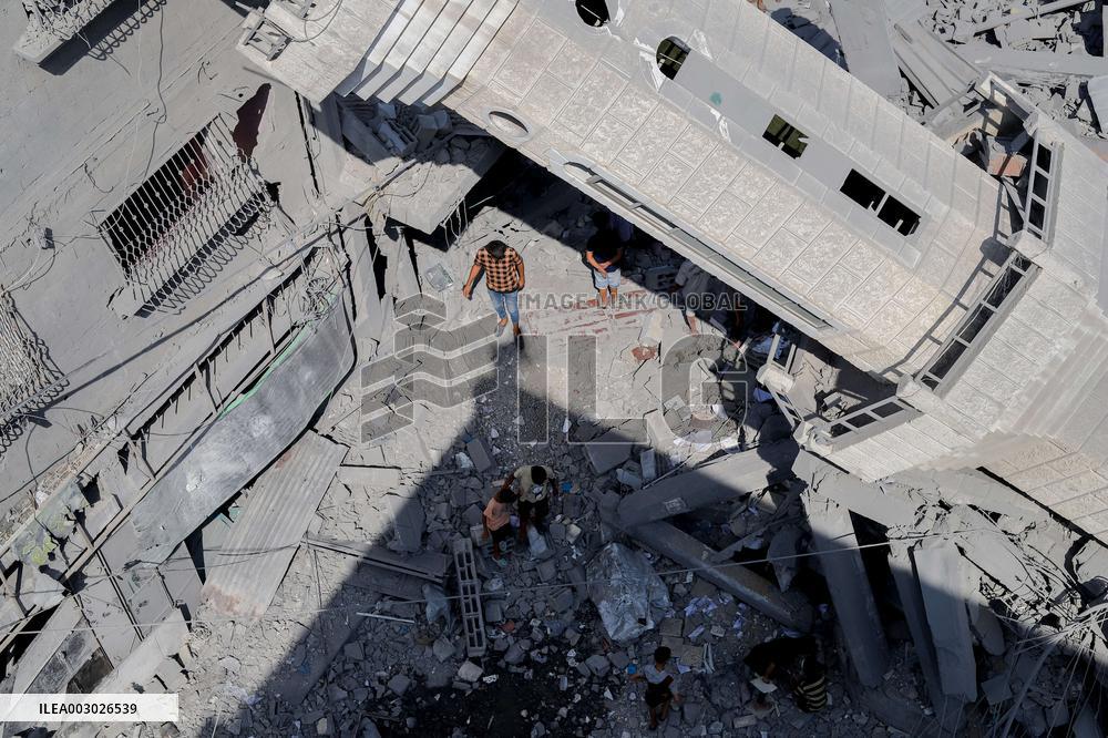 Israel Bombards Central Gaza